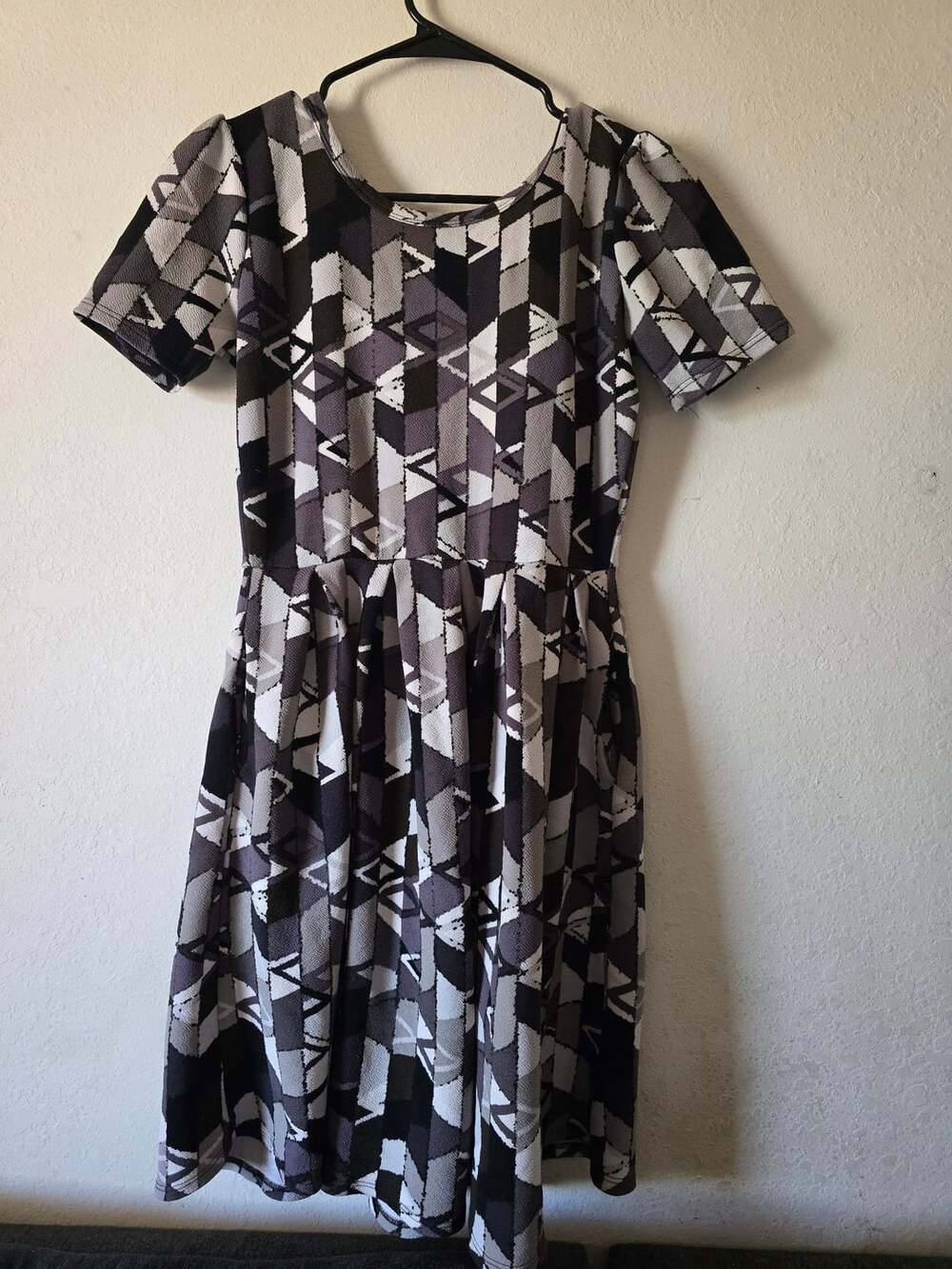 LuLaRoe Amelia Dress Black White Geometric Print Pockets